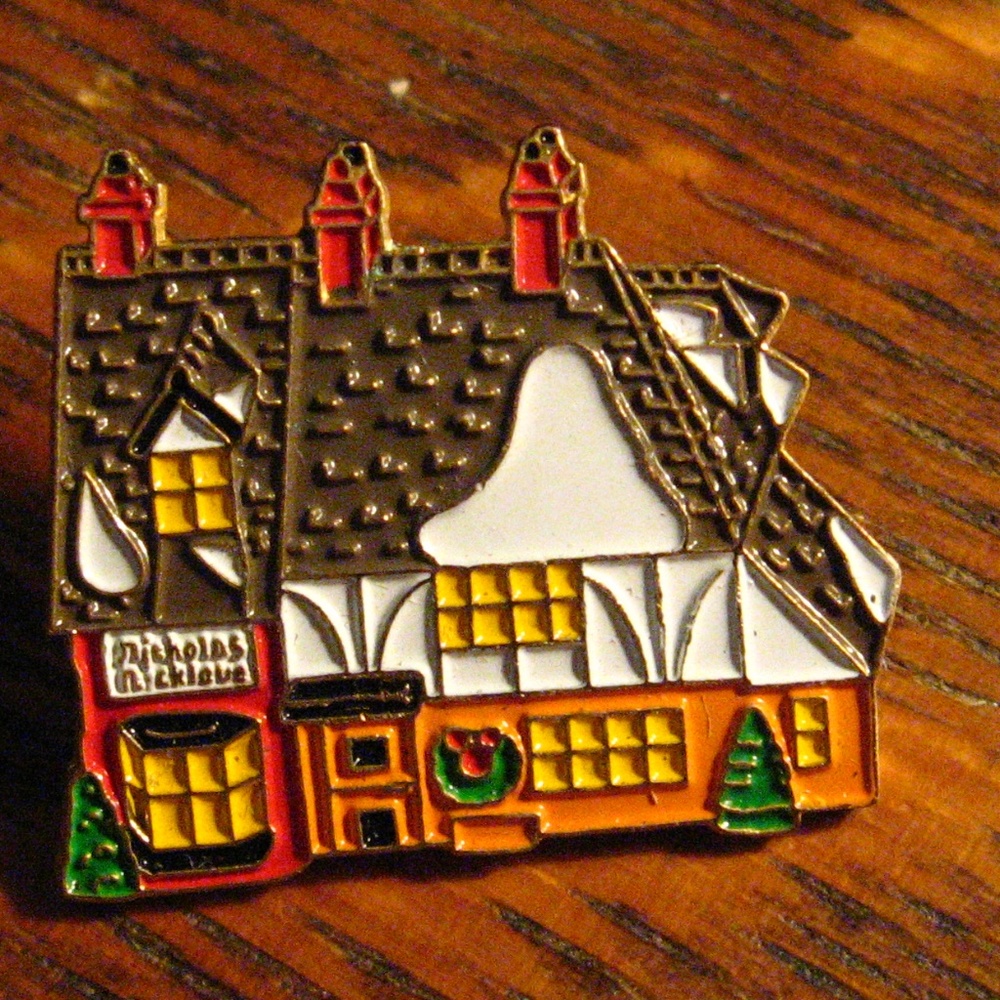Nicholas Nickleby Dept Department 56 Christmas Pin